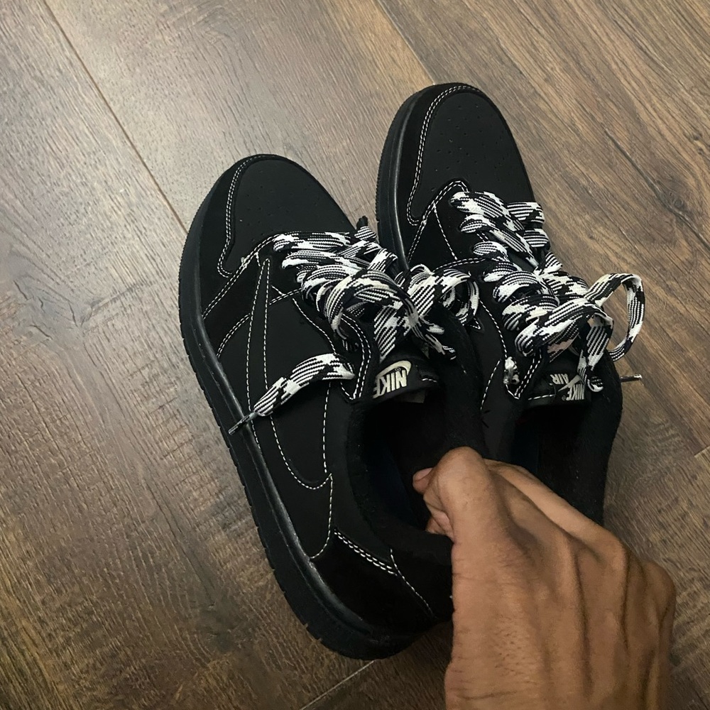 Nike Men's Black and White Sneakers